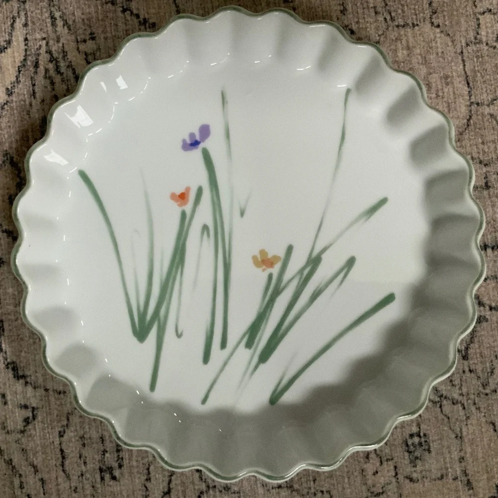 Mikasa Vintage Ultra Ceram Bake and Serve Fluted Quiche Dish Sketchbook Pattern